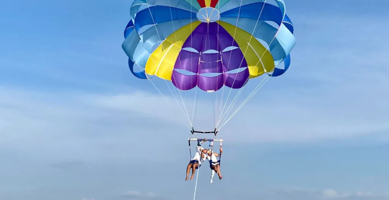 Aufregender Parasailingflug für Paare am Gardasee